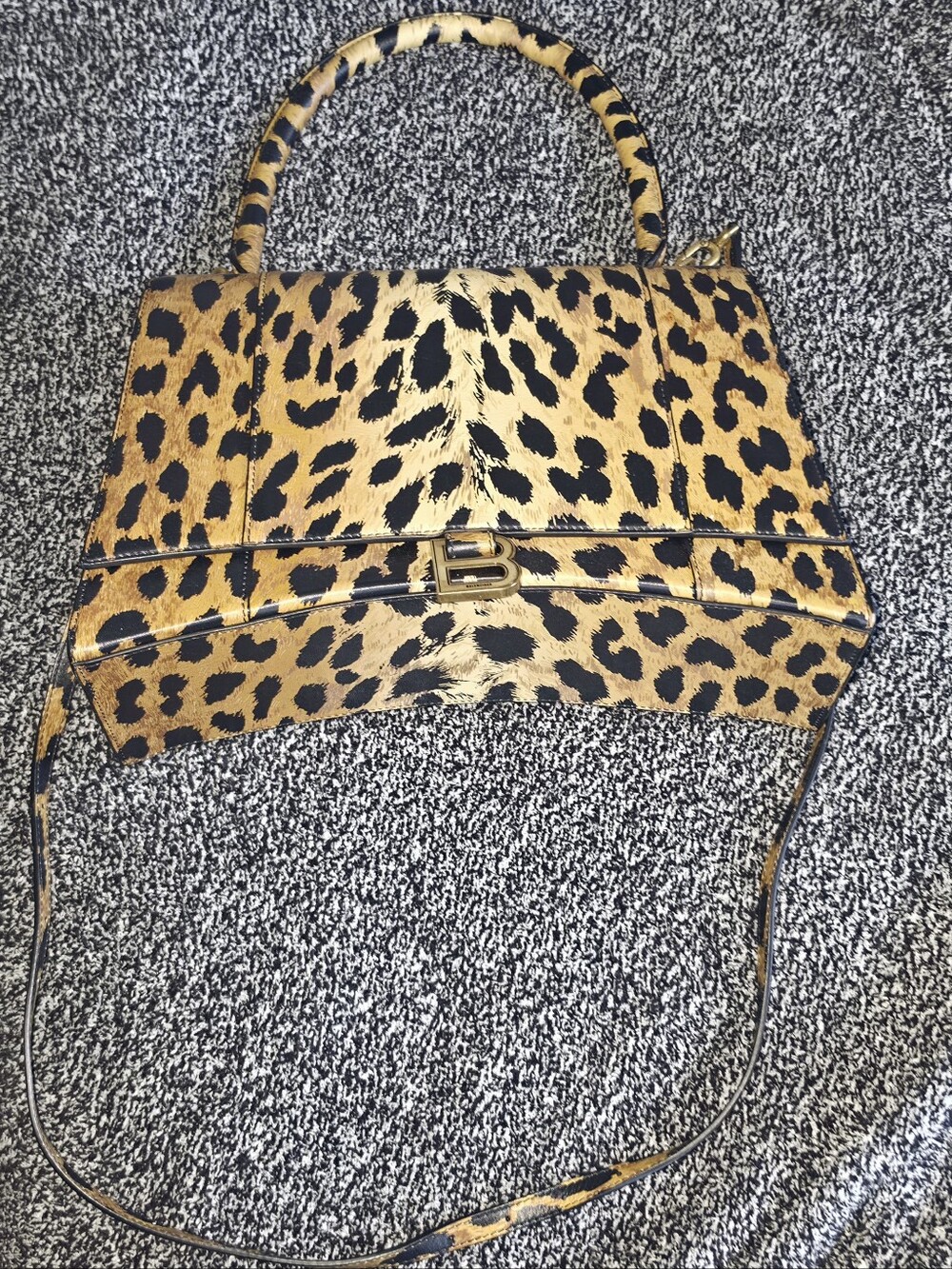 HARD TO FIND..Balenciaga Leopard HOURGLASS